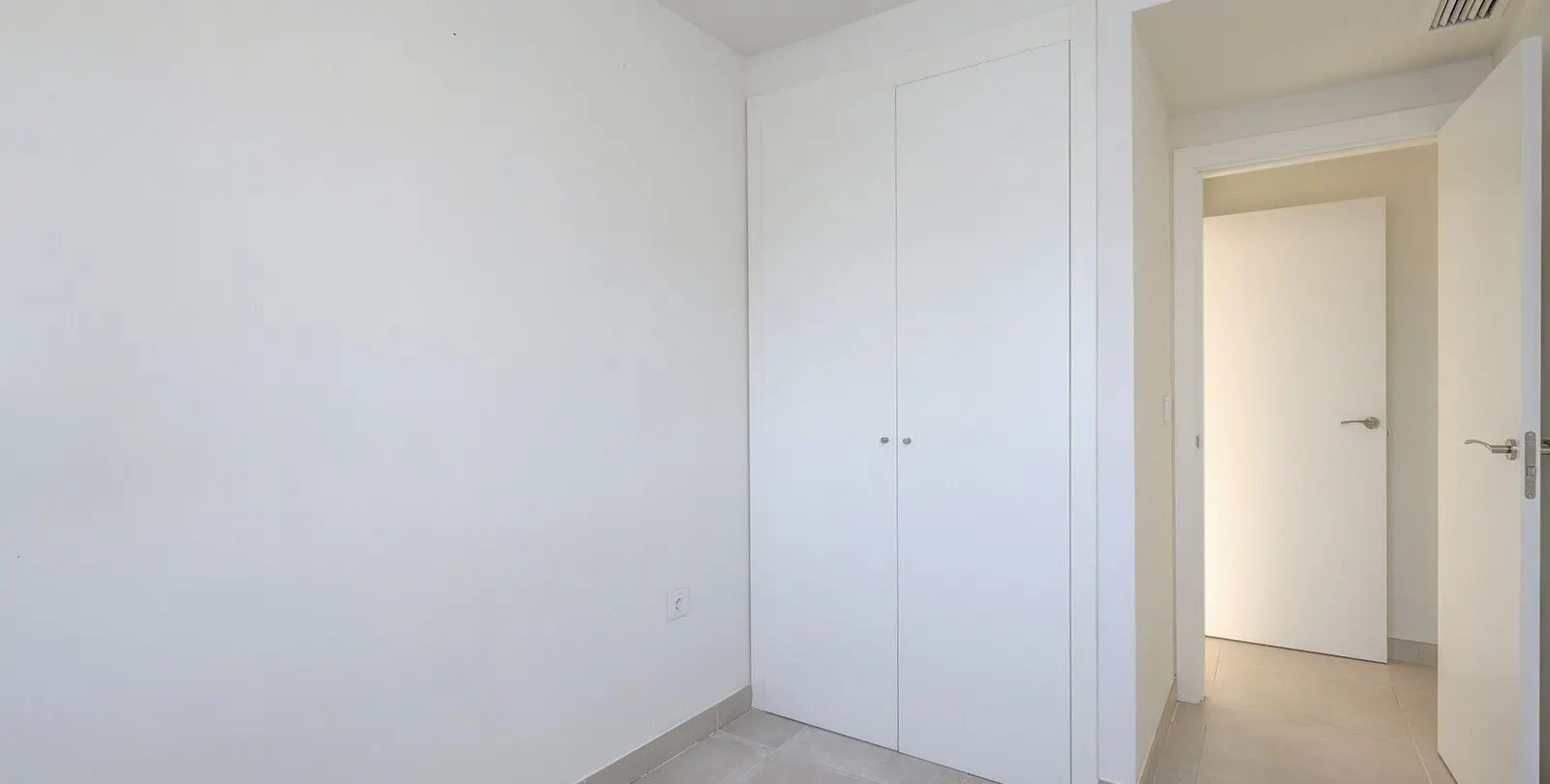 Sale of middle floor apartment in Estepona 33