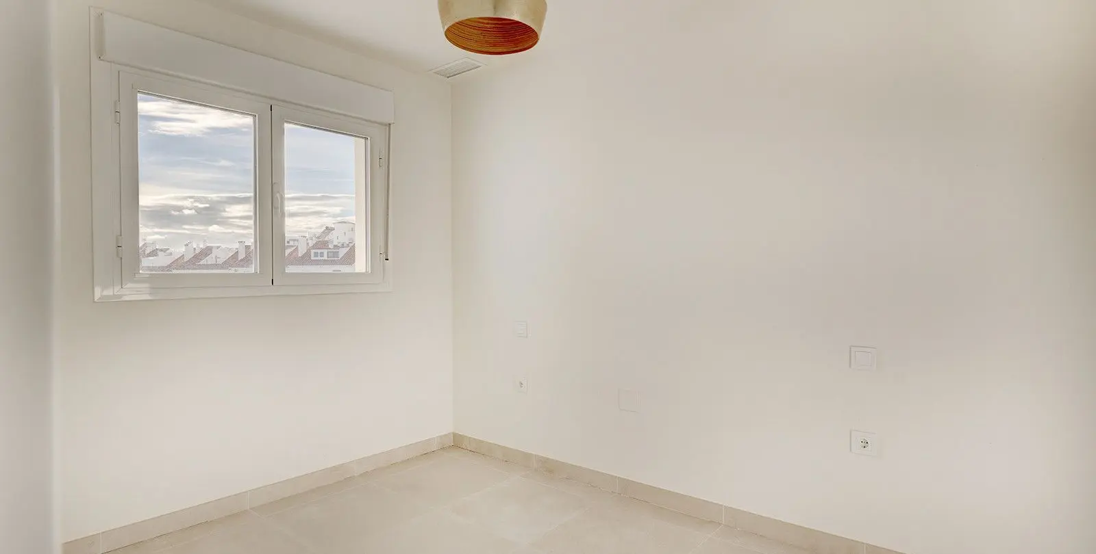 Sale of middle floor apartment in Estepona 35