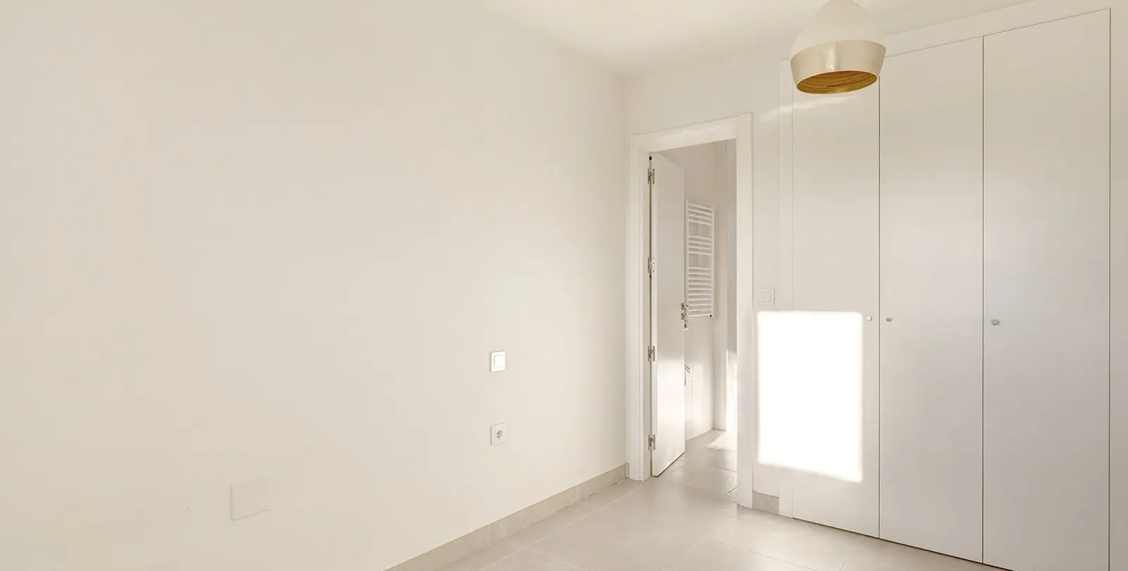Sale of middle floor apartment in Estepona 36