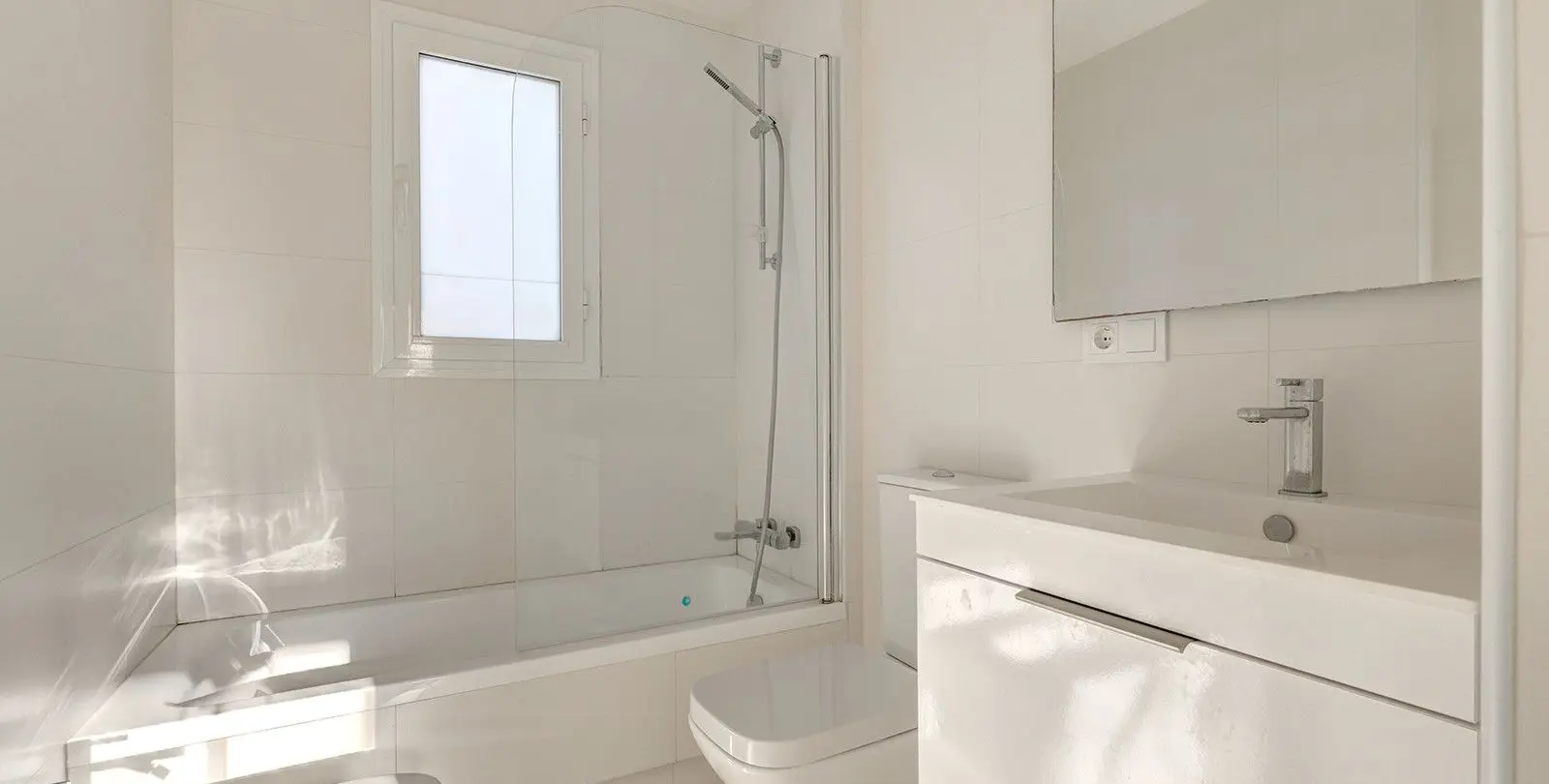 Sale of middle floor apartment in Estepona 38