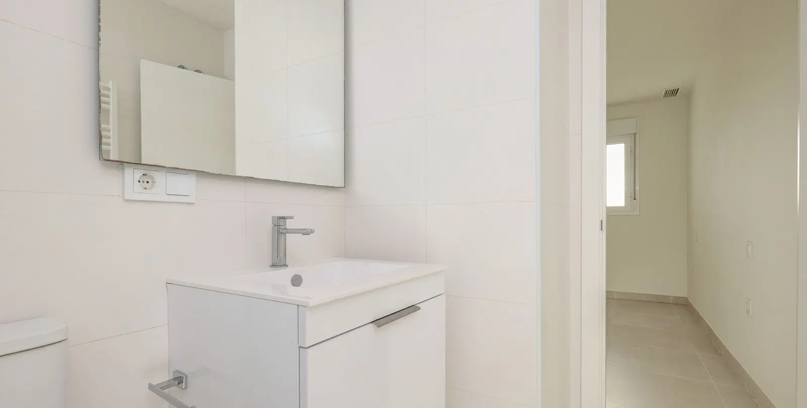 Sale of middle floor apartment in Estepona 39