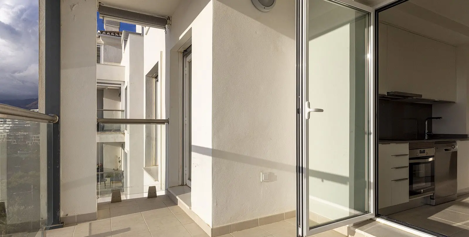 Sale of middle floor apartment in Estepona 42
