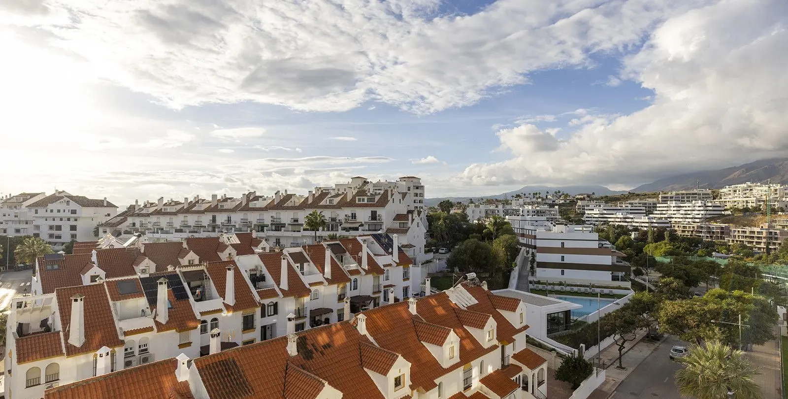 Sale of middle floor apartment in Estepona 48