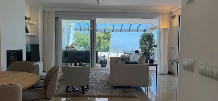 Sale of middle floor apartment in La Mairena 4