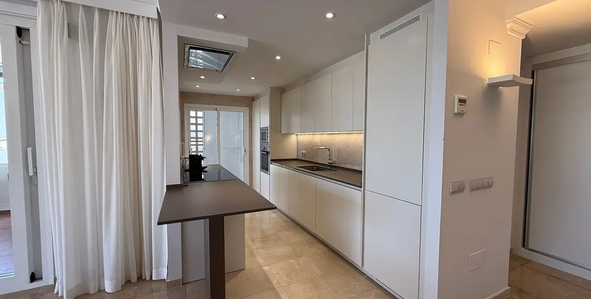 Sale of middle floor apartment in La Mairena 6