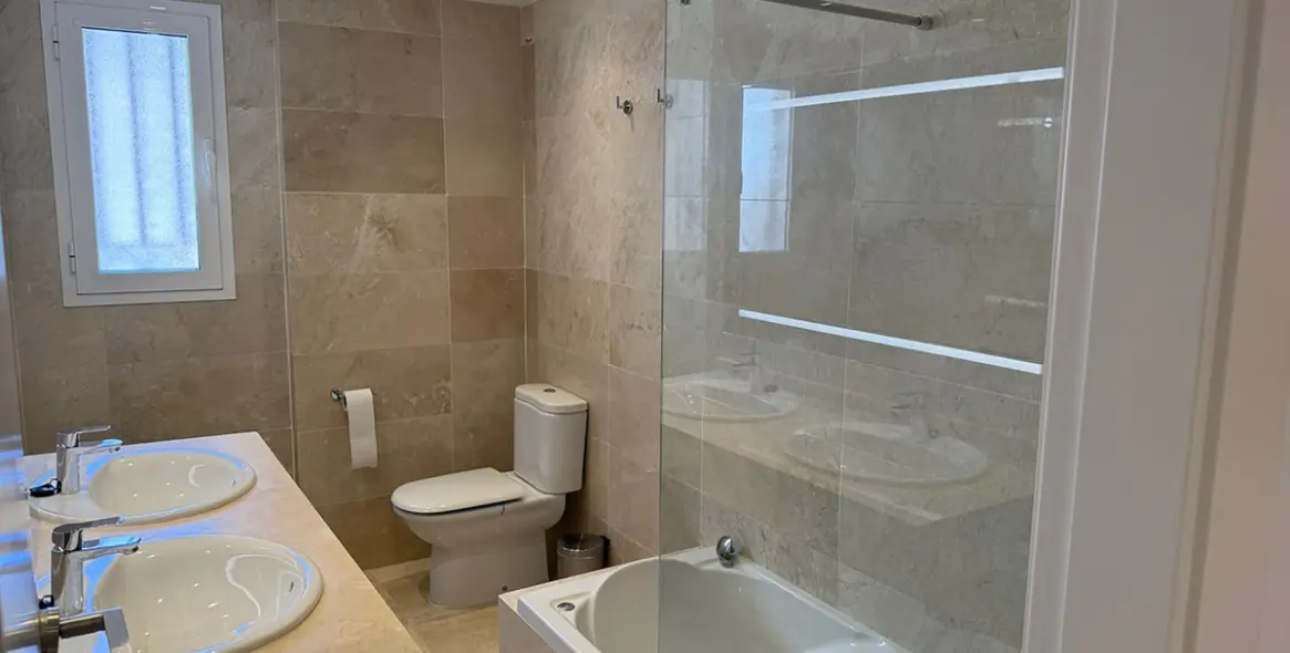 Sale of middle floor apartment in La Mairena 14