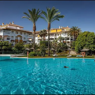 Venta de apartamento en planta media en Nueva Andalucía