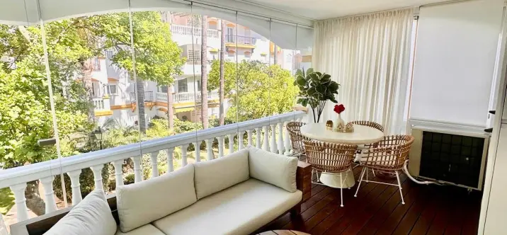 Venta de apartamento en planta media en Nueva Andalucía 3