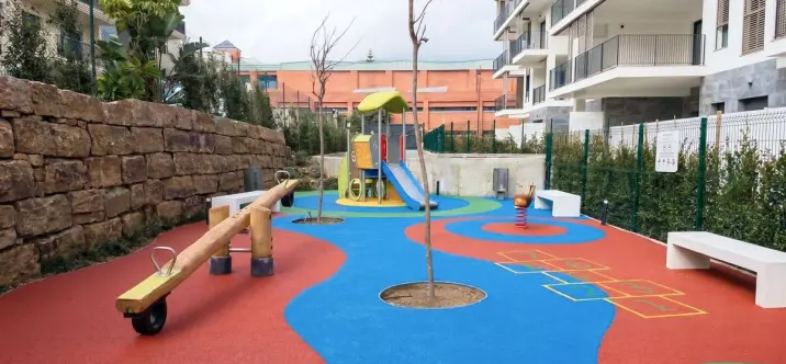 Продажа апартаментов на среднем этаже в Estepona 4
