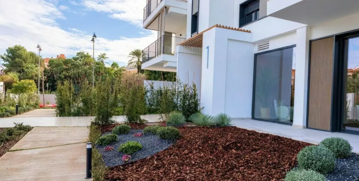 Продажа апартаментов на среднем этаже в Estepona 6