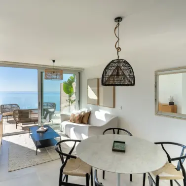 Sale of penthouse in Higueron