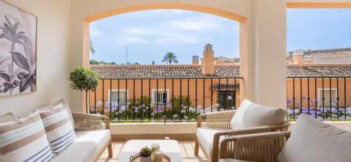Venta de apartamento en planta media en Nueva Andalucía 4