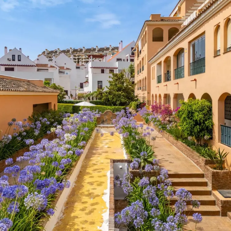 Venta de apartamento en planta media en Nueva Andalucía