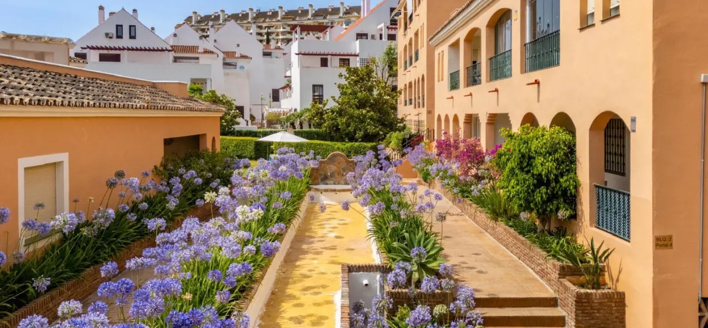 Venta de apartamento en planta media en Nueva Andalucía 1