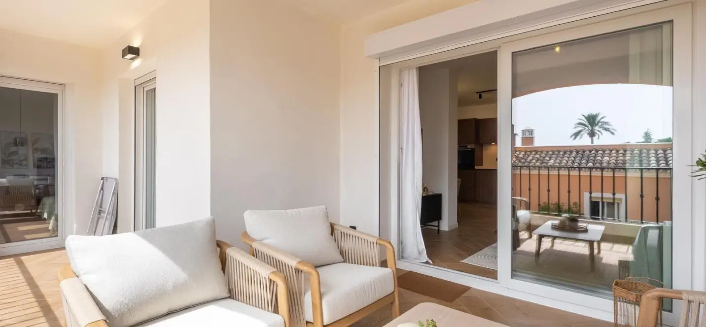 Venta de apartamento en planta media en Nueva Andalucía 2