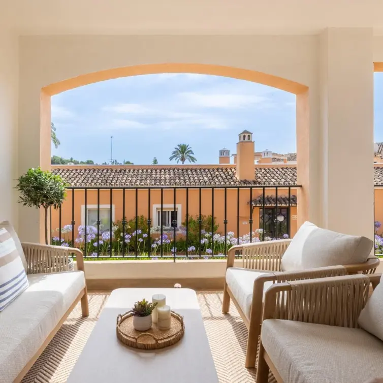 Venta de apartamento en planta media en Nueva Andalucía