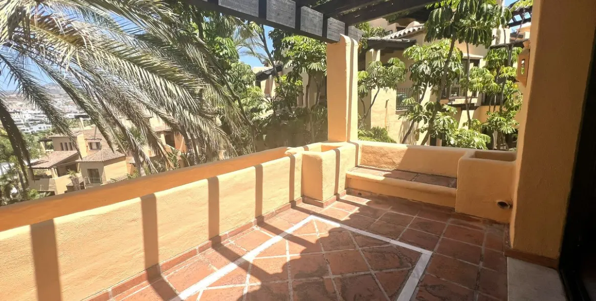 Sale of penthouse duplex in Atalaya 7