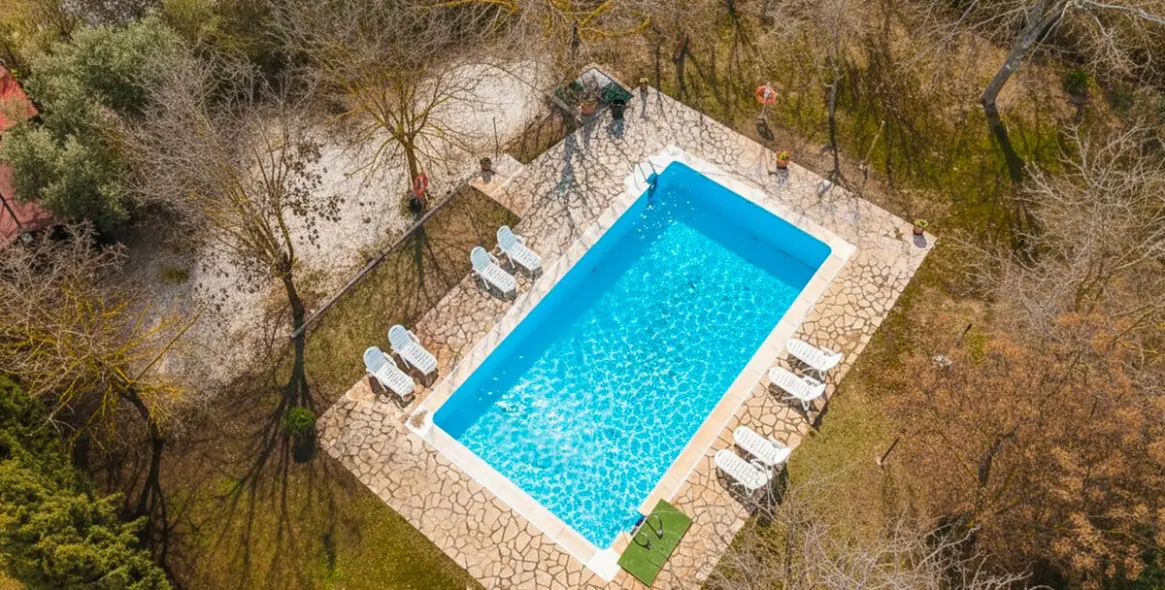 Sale of bed & breakfast in Villanueva de Tapia 3