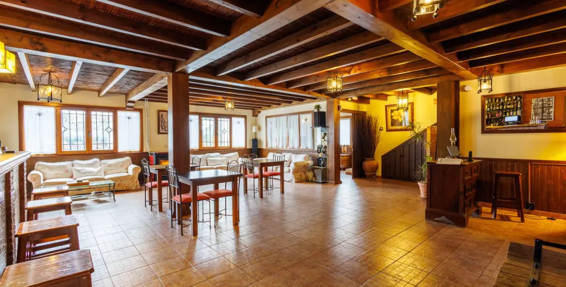Sale of bed & breakfast in Villanueva de Tapia 13