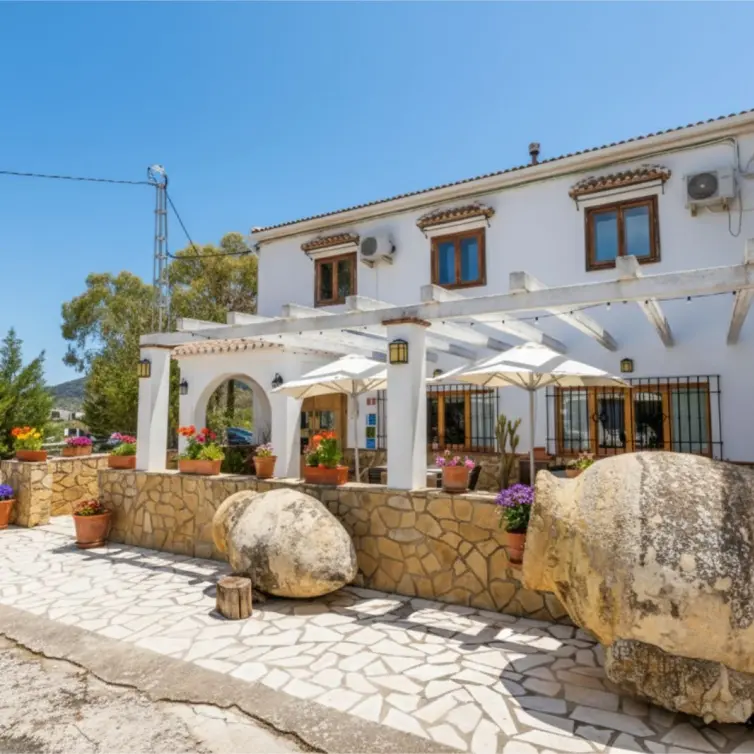 Sale of bed & breakfast in Villanueva de Tapia