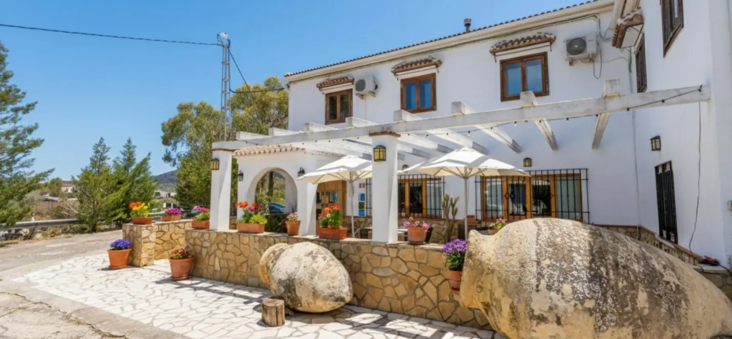 Sale of bed & breakfast in Villanueva de Tapia 0