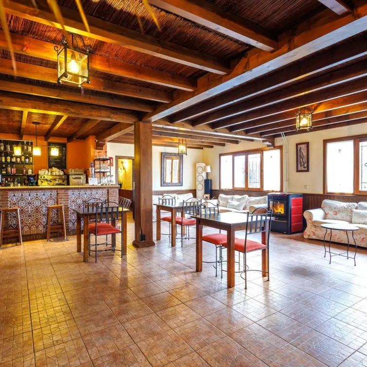 Sale of bed & breakfast in Villanueva de Tapia