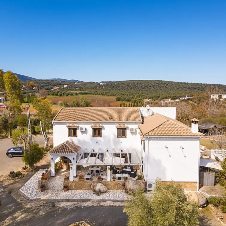 Sale of bed & breakfast in Villanueva de Tapia