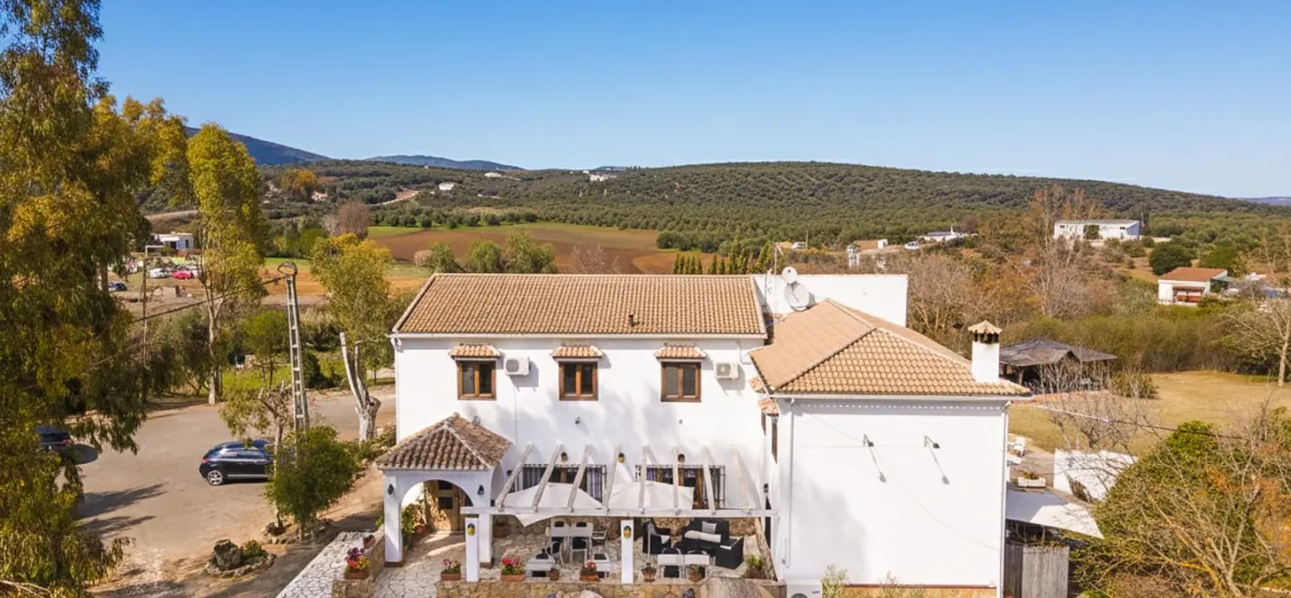 Sale of bed & breakfast in Villanueva de Tapia 3