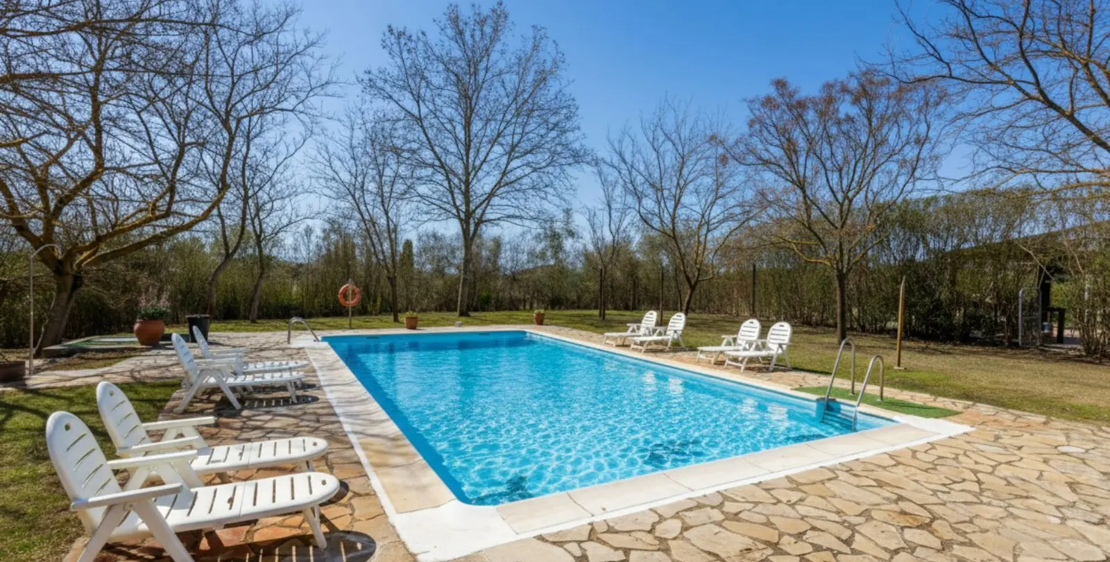 Sale of bed & breakfast in Villanueva de Tapia 5