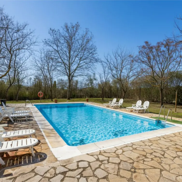 Sale of bed & breakfast in Villanueva de Tapia
