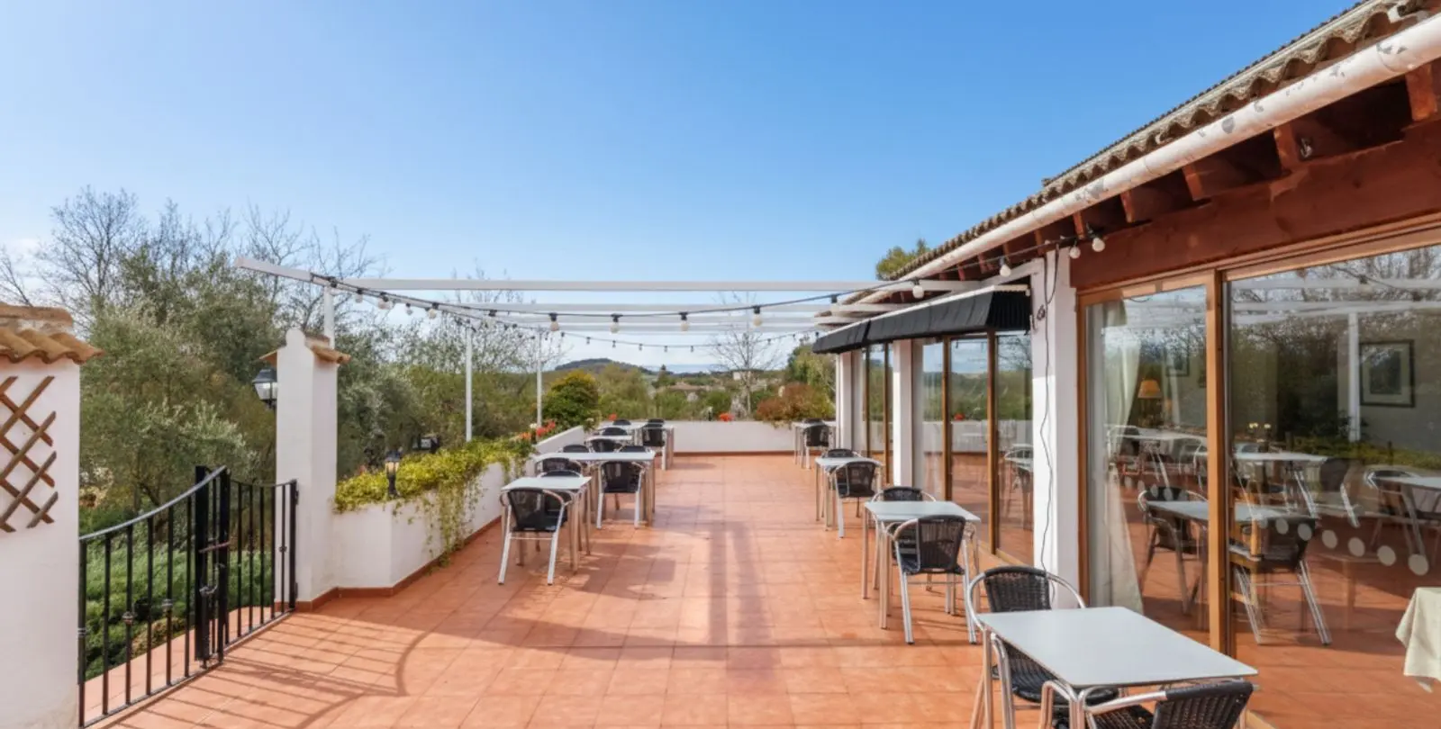 Sale of bed & breakfast in Villanueva de Tapia 7