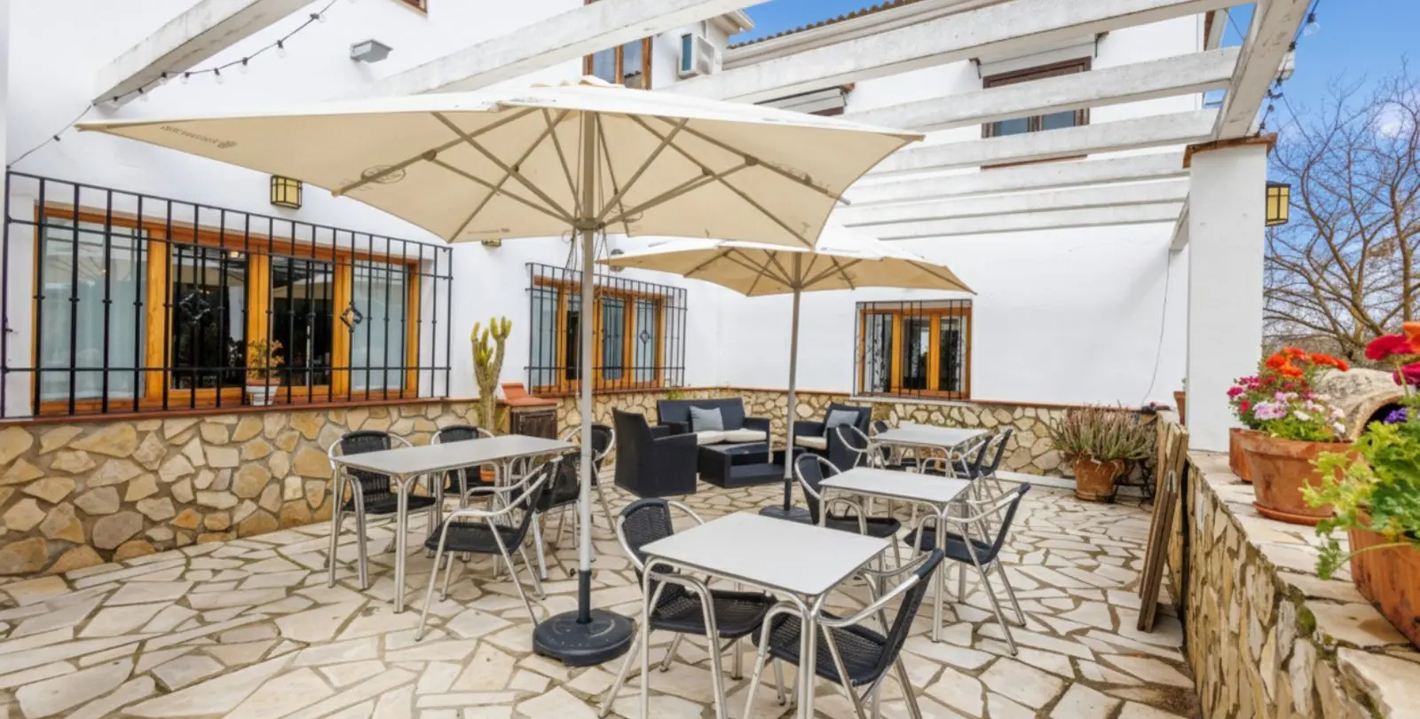 Sale of bed & breakfast in Villanueva de Tapia 9