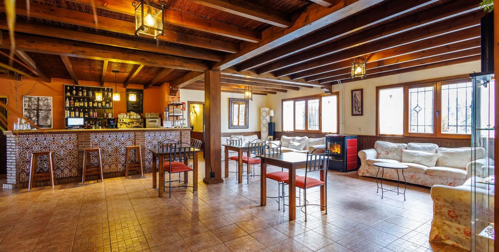 Sale of bed & breakfast in Villanueva de Tapia 12