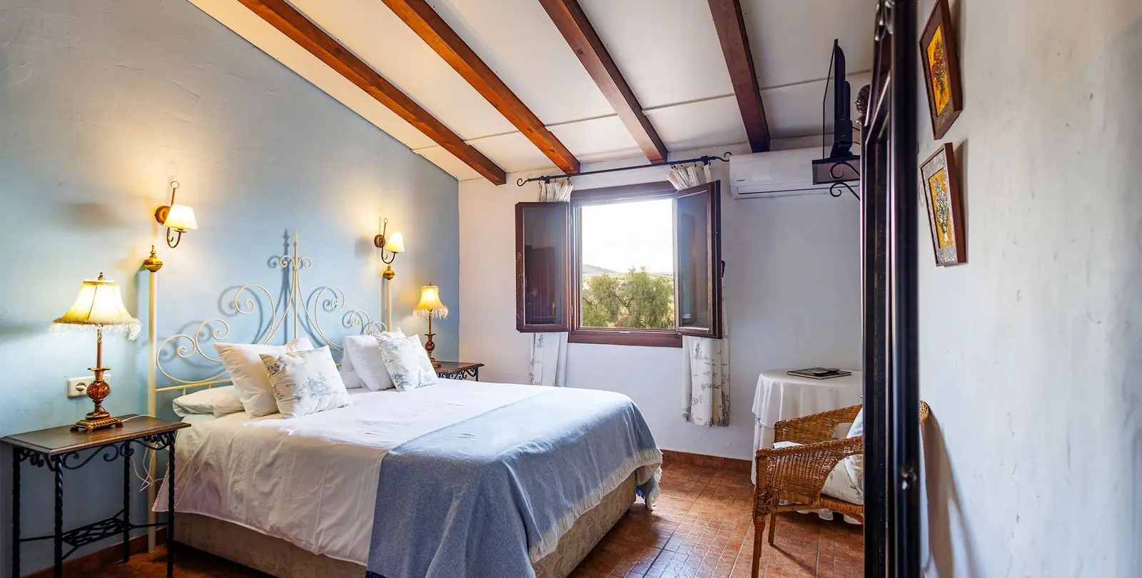 Sale of bed & breakfast in Villanueva de Tapia 29