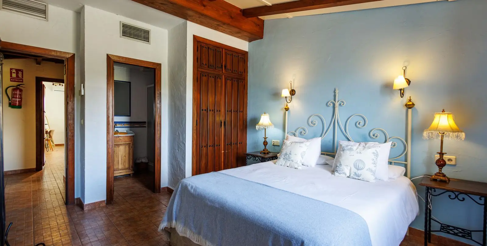 Sale of bed & breakfast in Villanueva de Tapia 30
