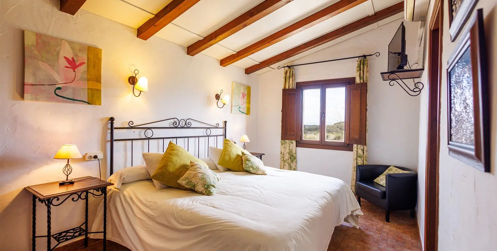 Sale of bed & breakfast in Villanueva de Tapia 32