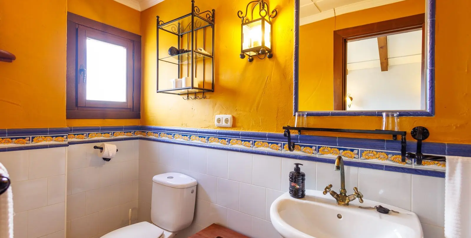 Sale of bed & breakfast in Villanueva de Tapia 34
