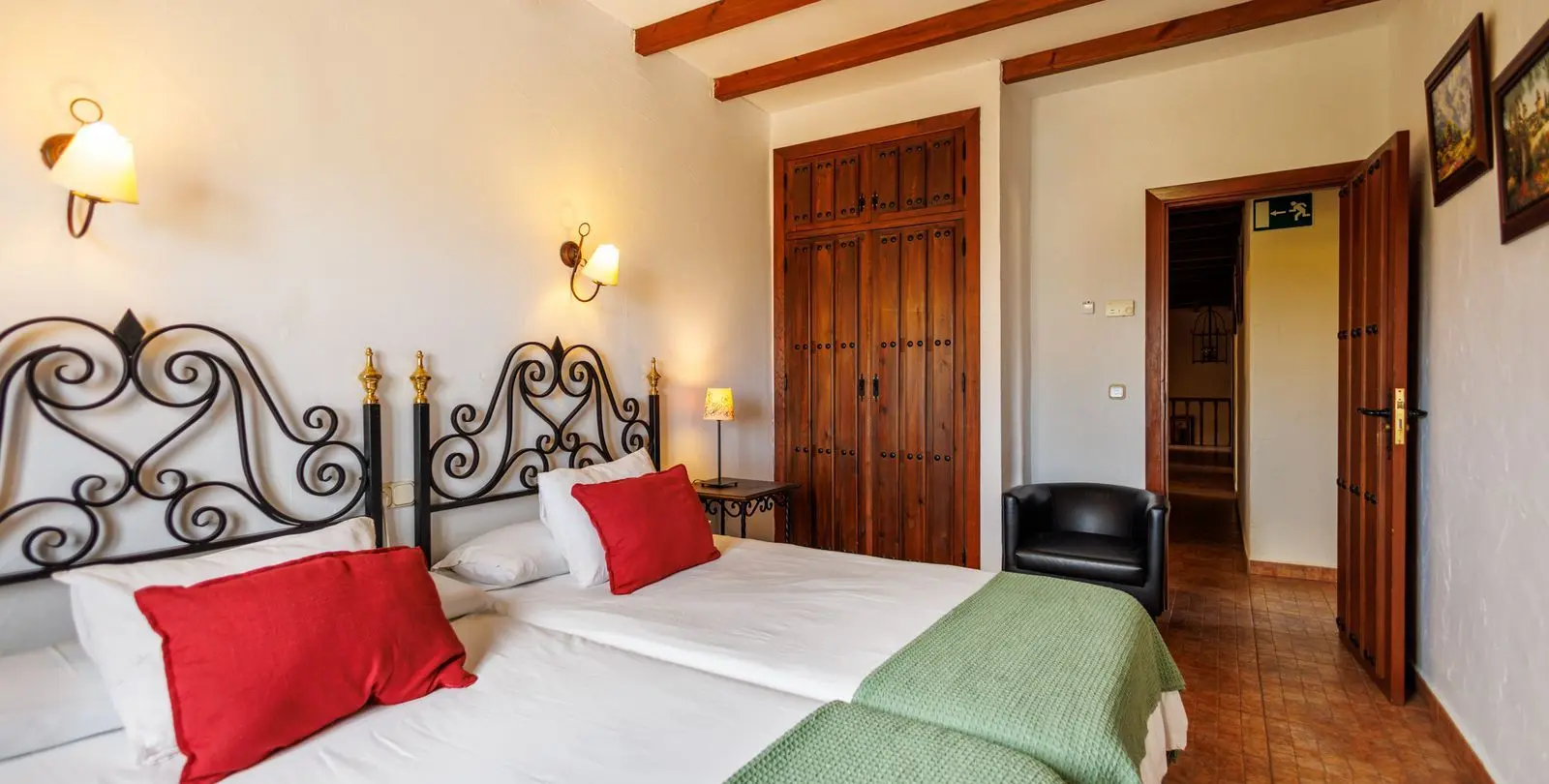 Sale of bed & breakfast in Villanueva de Tapia 37