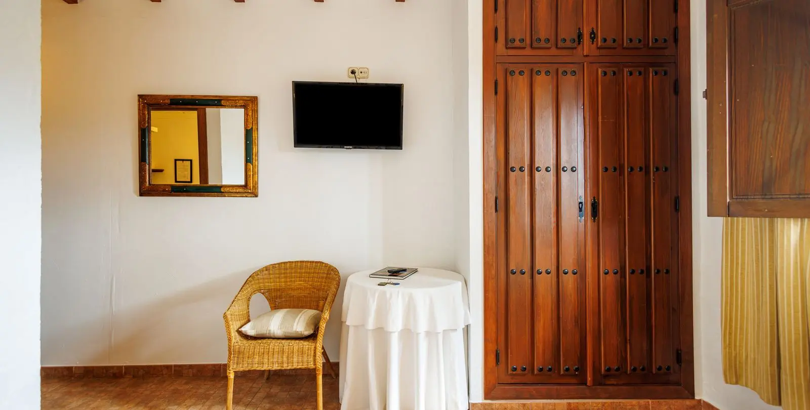 Sale of bed & breakfast in Villanueva de Tapia 41