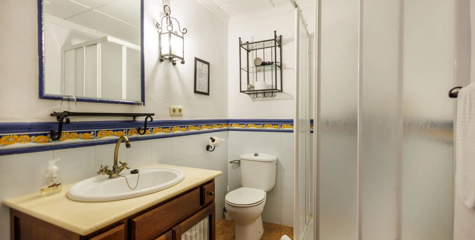 Sale of bed & breakfast in Villanueva de Tapia 45