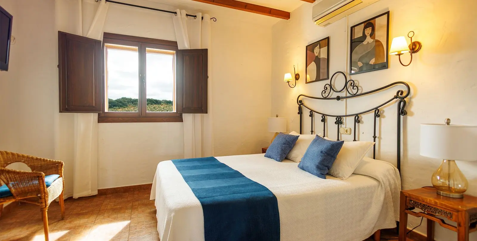 Sale of bed & breakfast in Villanueva de Tapia 47