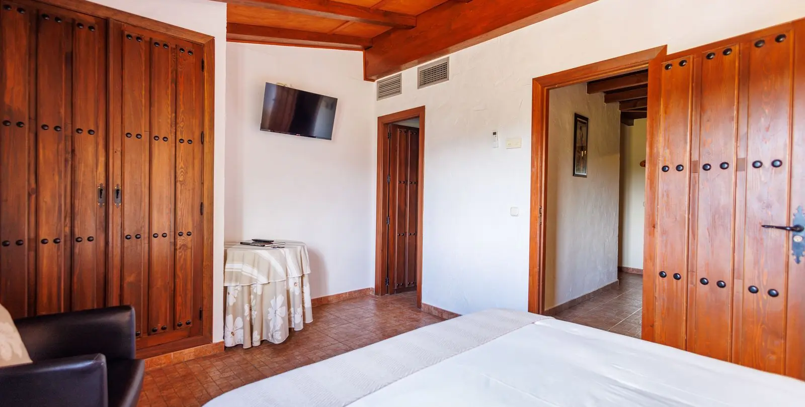 Sale of bed & breakfast in Villanueva de Tapia 50