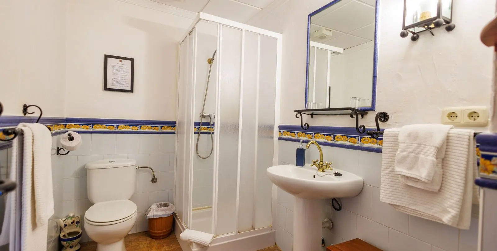 Sale of bed & breakfast in Villanueva de Tapia 51