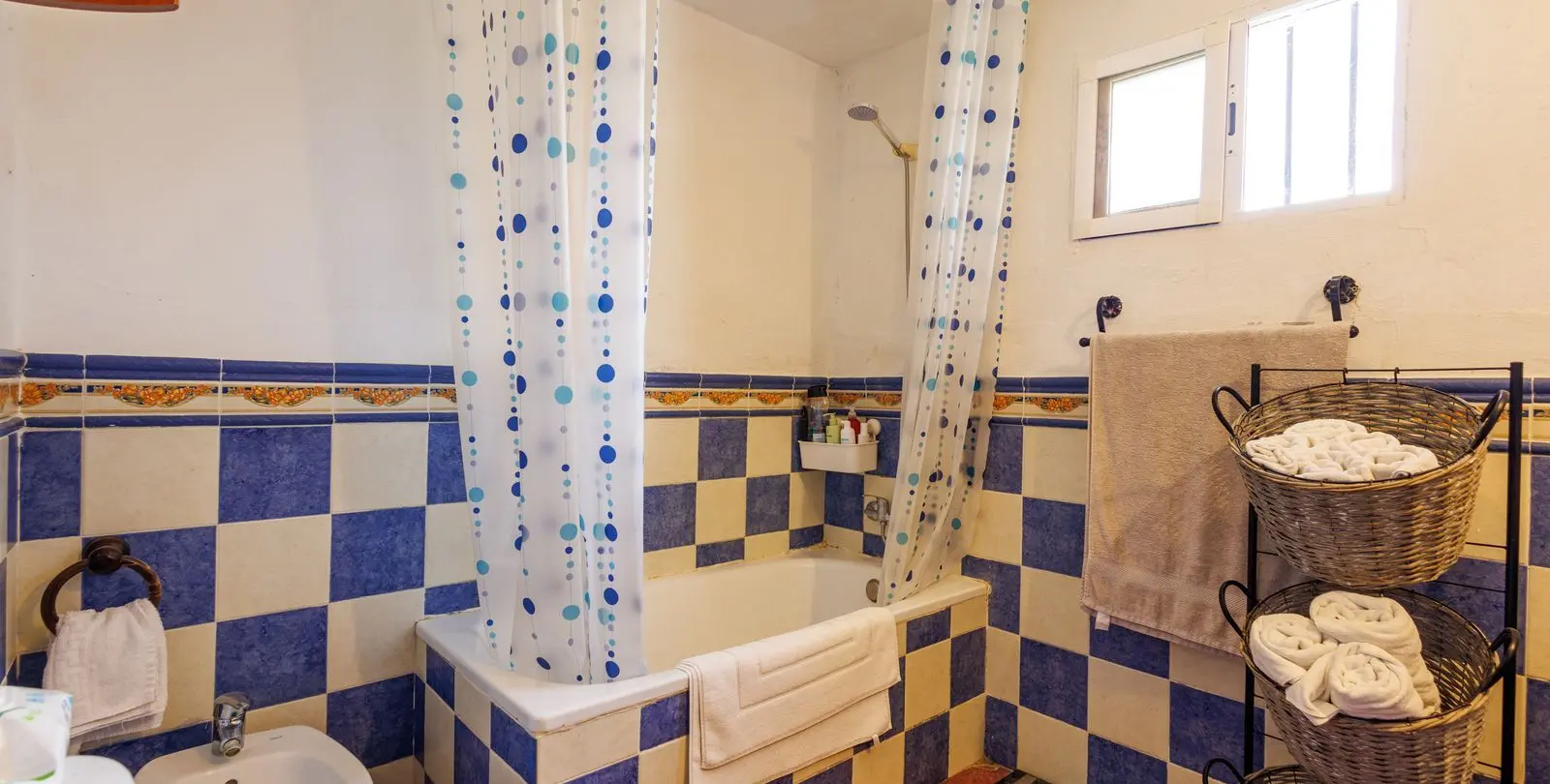 Sale of bed & breakfast in Villanueva de Tapia 62