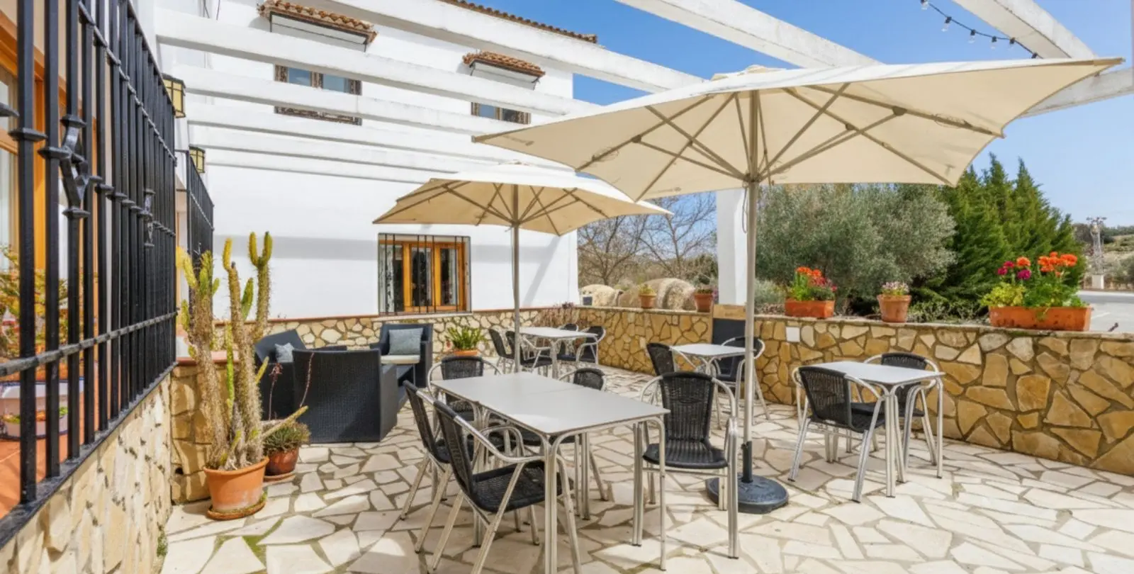 Sale of bed & breakfast in Villanueva de Tapia 66