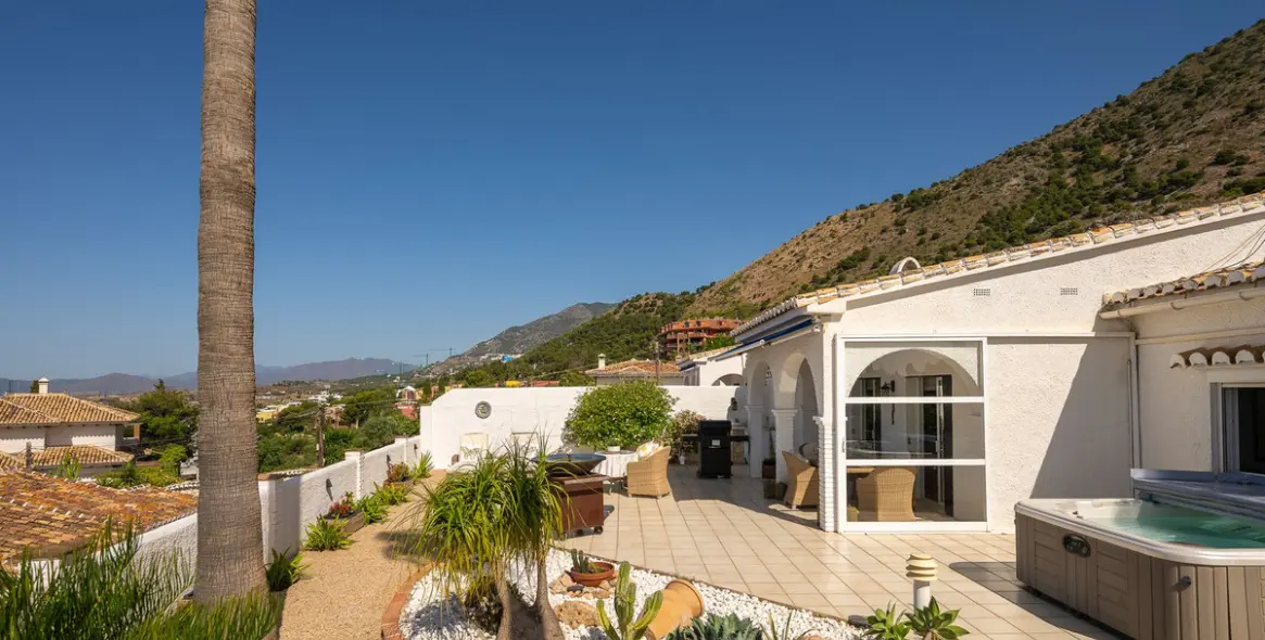 Продажа дома на две семьи в Benalmadena 2