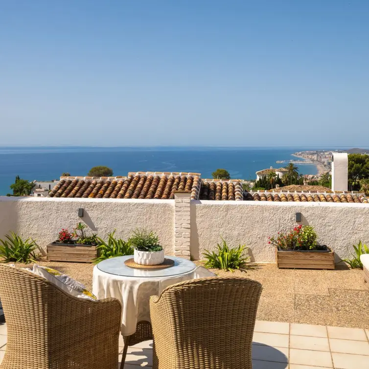 Продажа дома на две семьи в Benalmadena