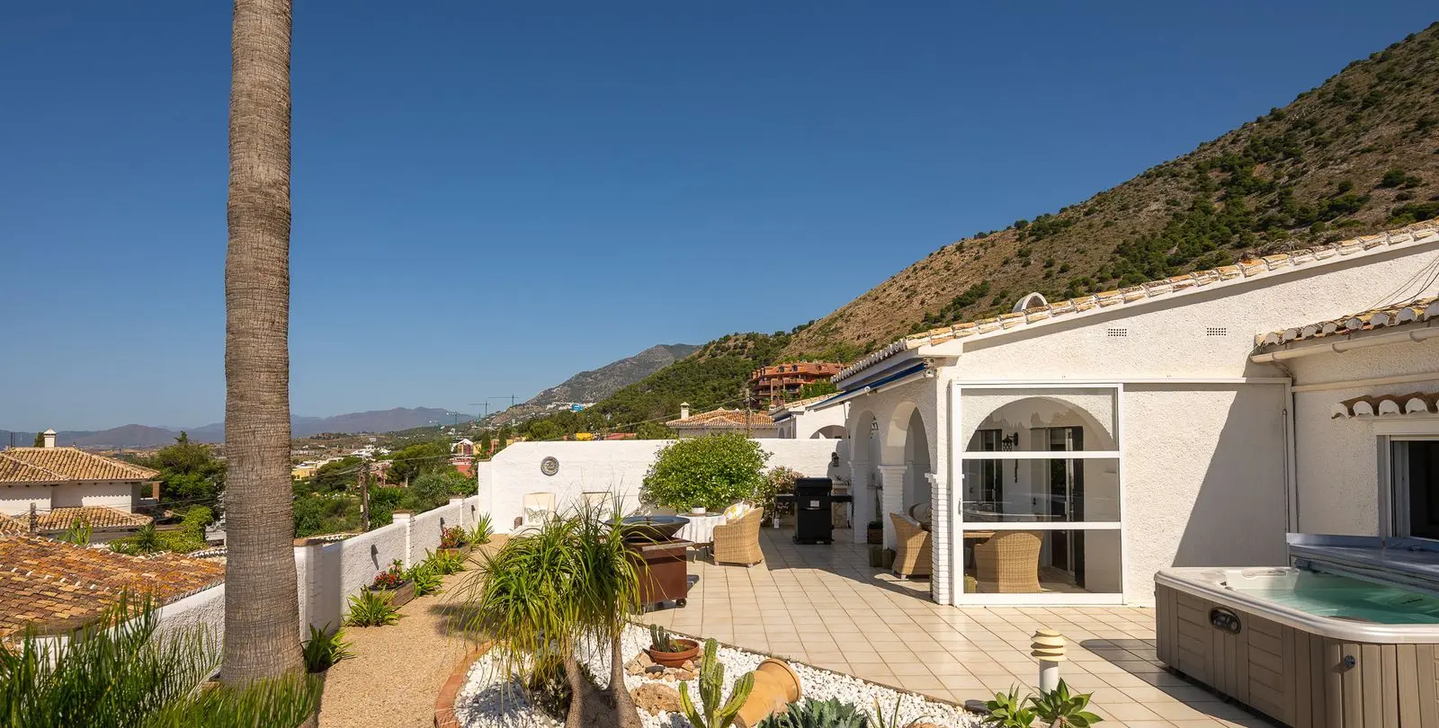 Продажа дома на две семьи в Benalmadena 2