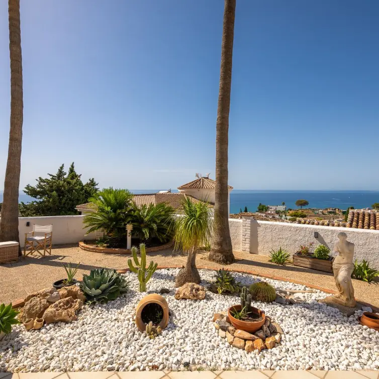 Продажа дома на две семьи в Benalmadena