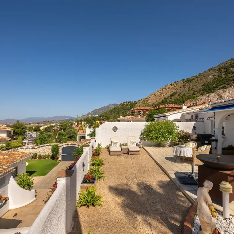 Продажа дома на две семьи в Benalmadena